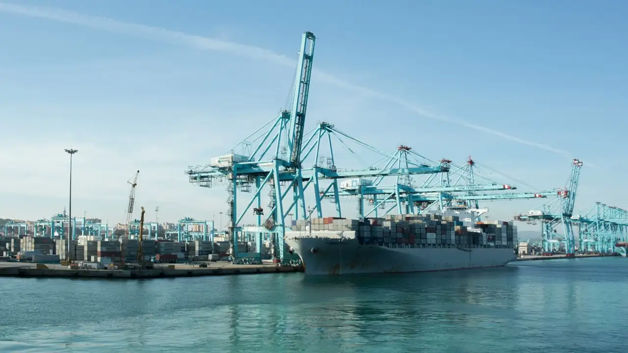 Container vessel berthed under gantry cranes